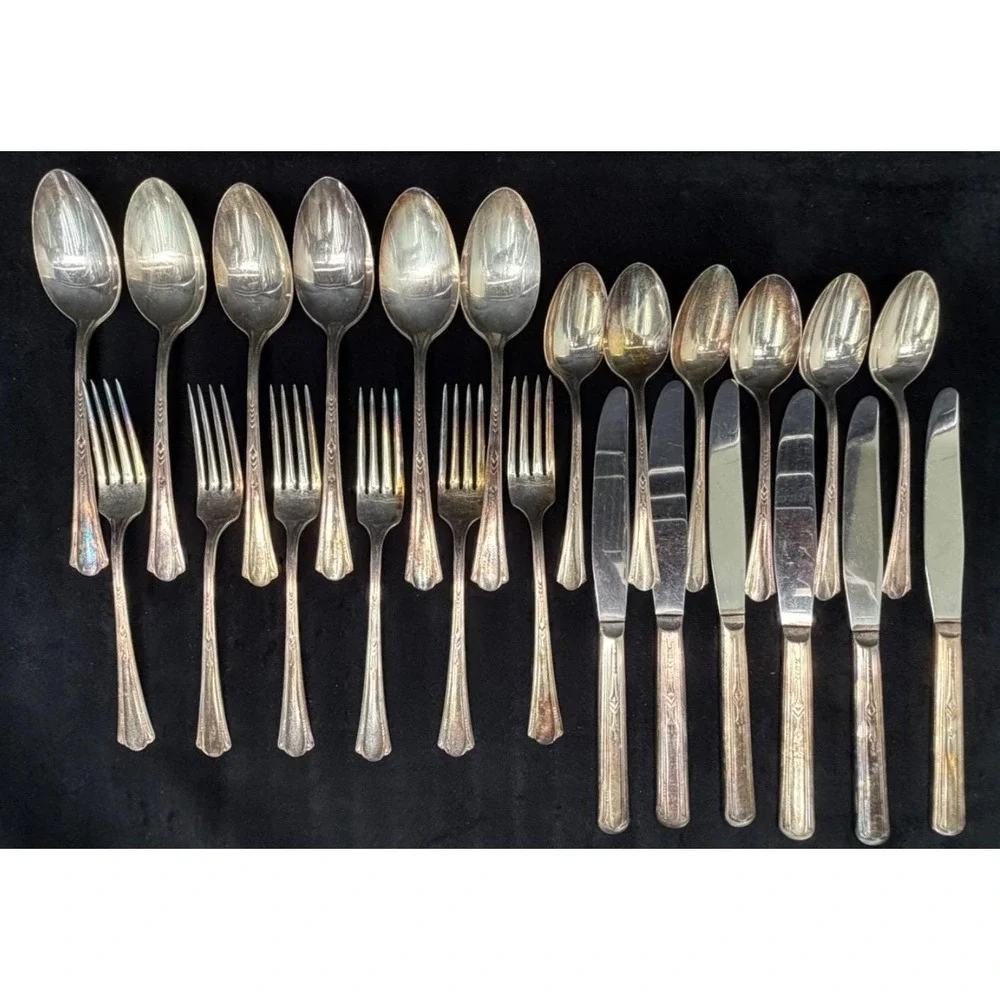 Valencia Silverplate by INTERNATIONAL SILVER Service for 6 Vintage Flatware